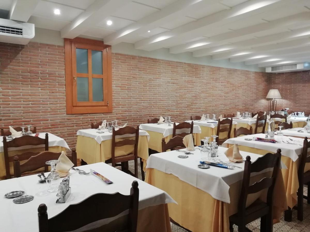 Albergo Ristorante Leon D'Oro 埃斯泰 外观 照片