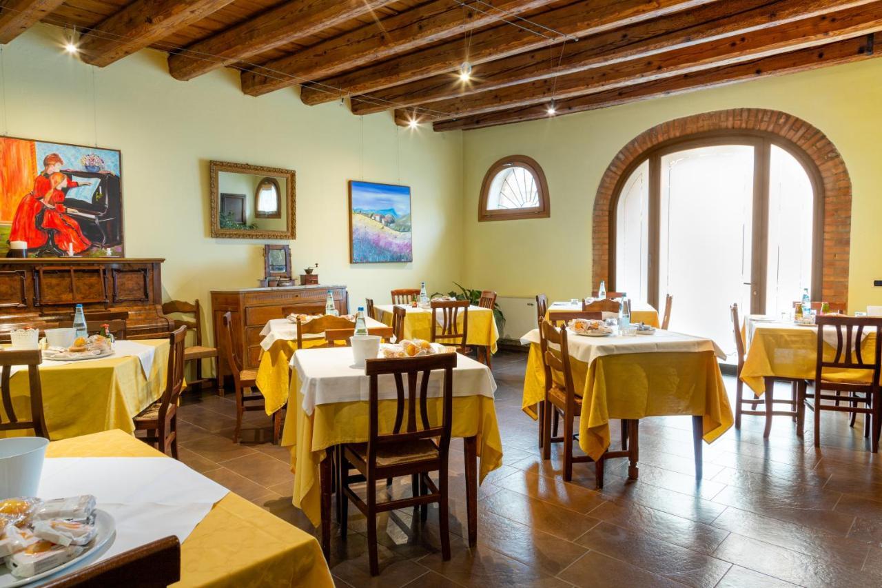 Albergo Ristorante Leon D'Oro 埃斯泰 外观 照片