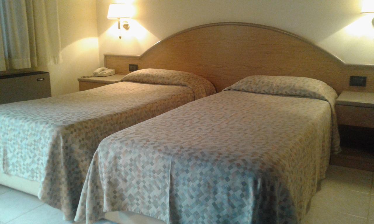 Albergo Ristorante Leon D'Oro 埃斯泰 外观 照片