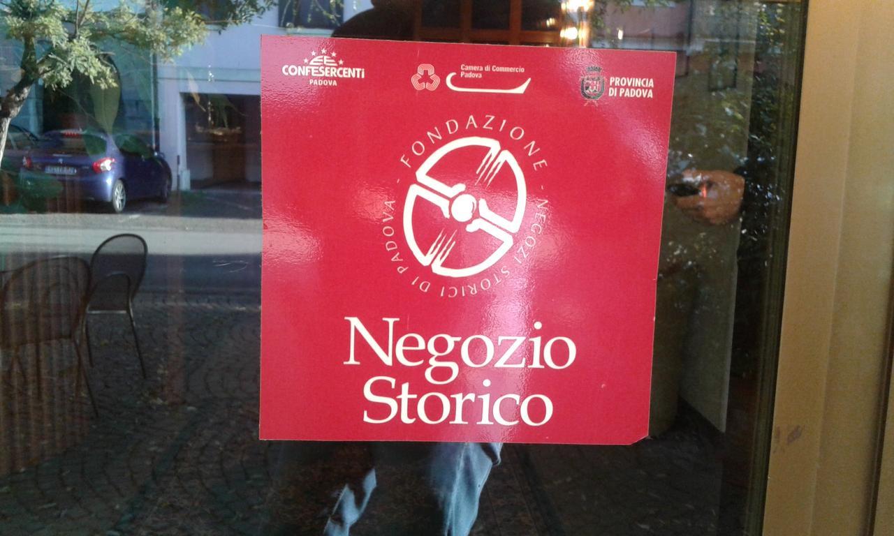 Albergo Ristorante Leon D'Oro 埃斯泰 外观 照片