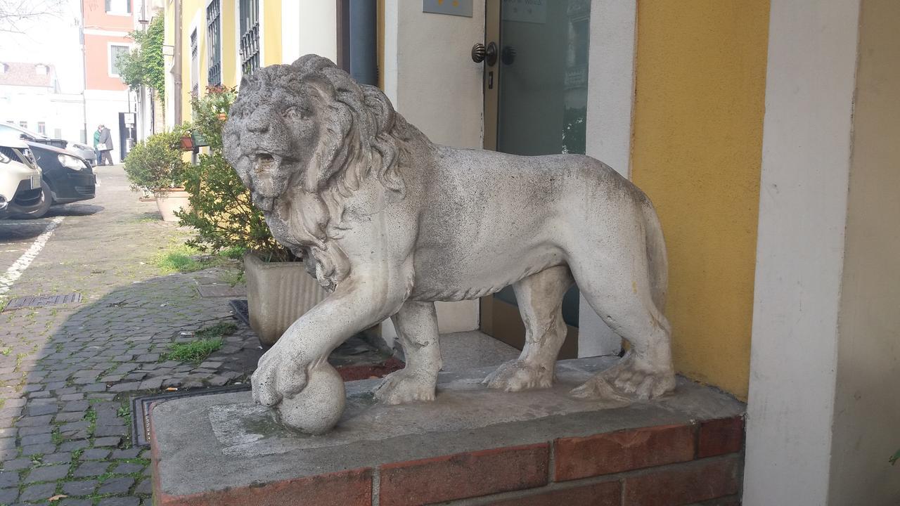 Albergo Ristorante Leon D'Oro 埃斯泰 外观 照片